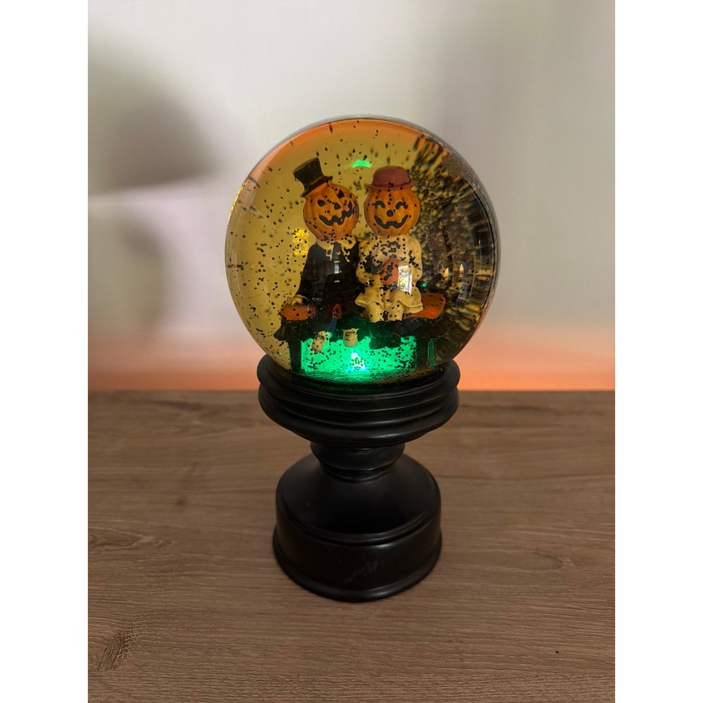 Halloween Pumpkin Couple Lighted Waterglobe